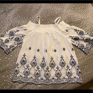 🔥3 for $10🔥 Unique Spectrum Cold Shoulder Top Size Large